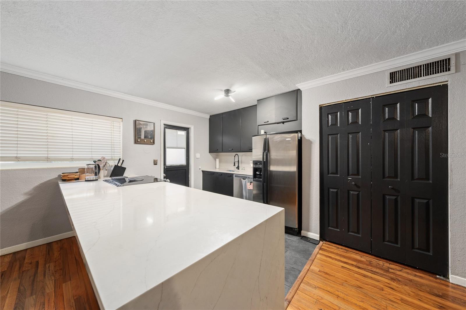 320 Lakeview St #323 Property Photo 14