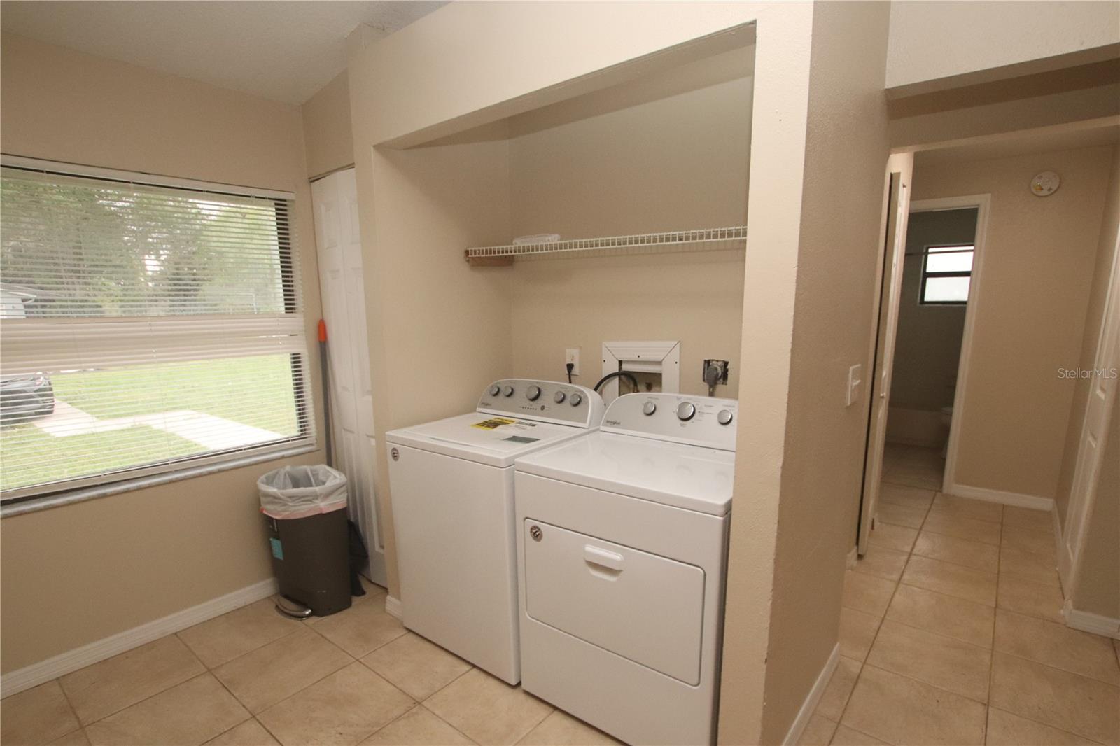 304 Sun Dial Ct Property Photo 5