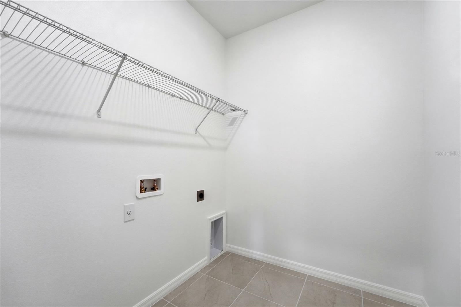 466 Marion Loop Property Photo 27