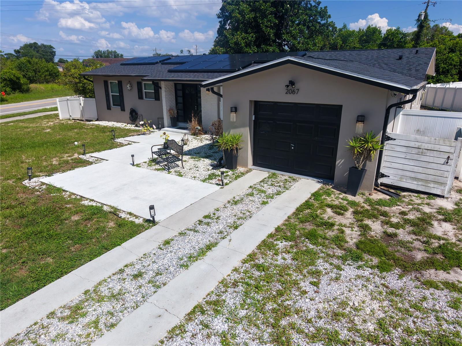 2067 E Barlington Dr Property Photo 2