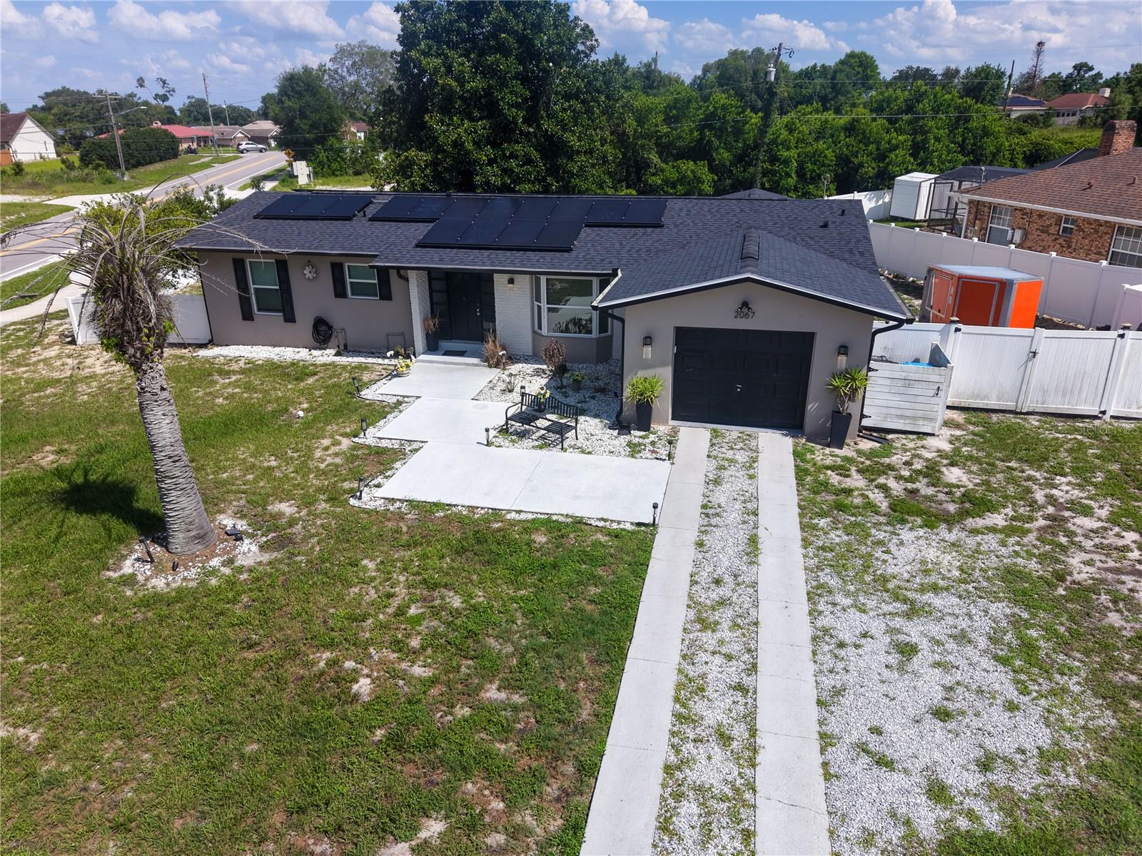 2067 E Barlington Dr Property Photo 4