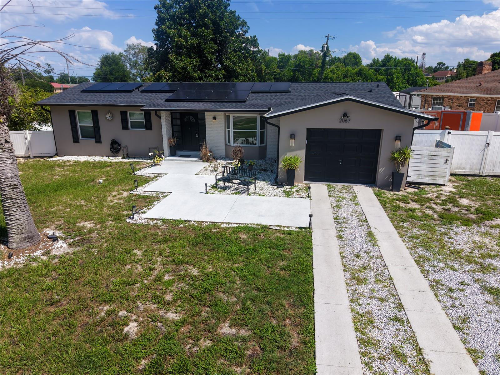 2067 E Barlington Dr Property Photo 5