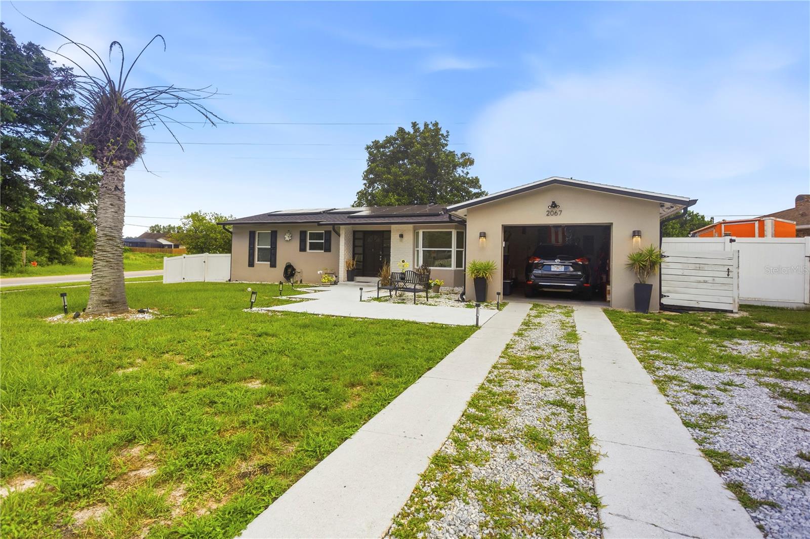 2067 E Barlington Dr Property Photo 8