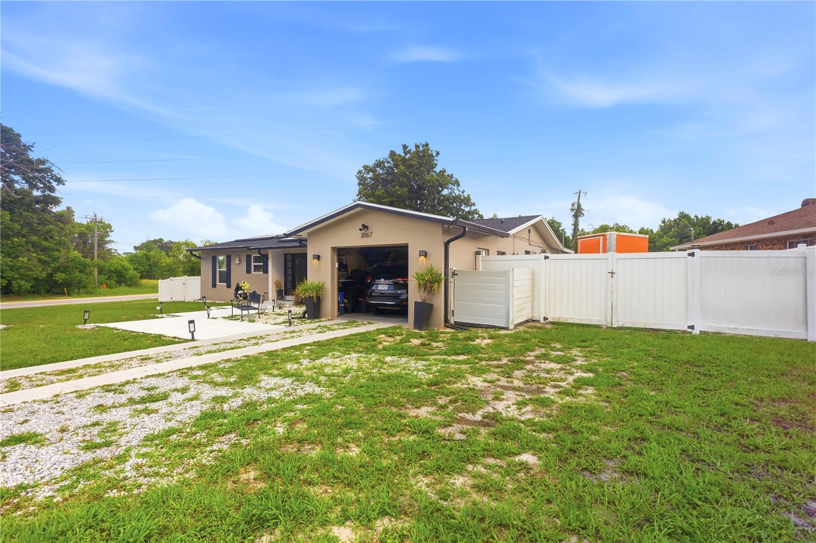 2067 E Barlington Dr Property Photo 11