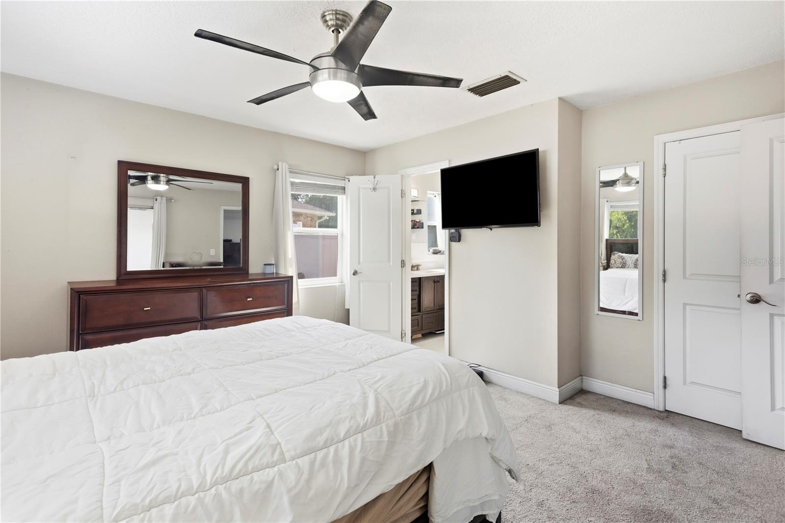 2067 E Barlington Dr Property Photo 23