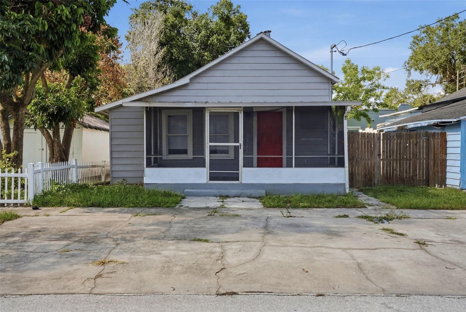 109 E BASS ST Property Photo 1