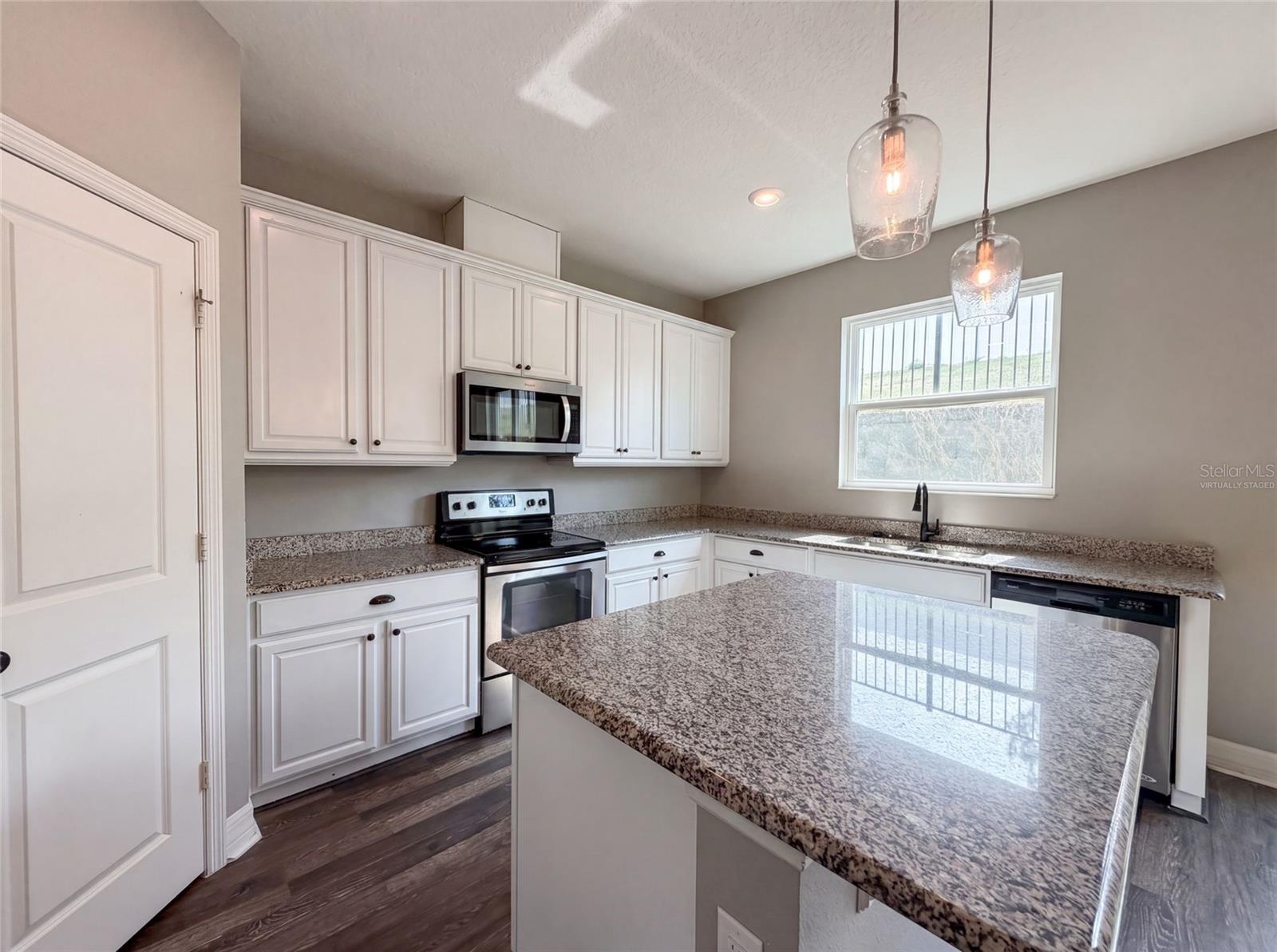 10029 Weathers Loop Property Photo 2