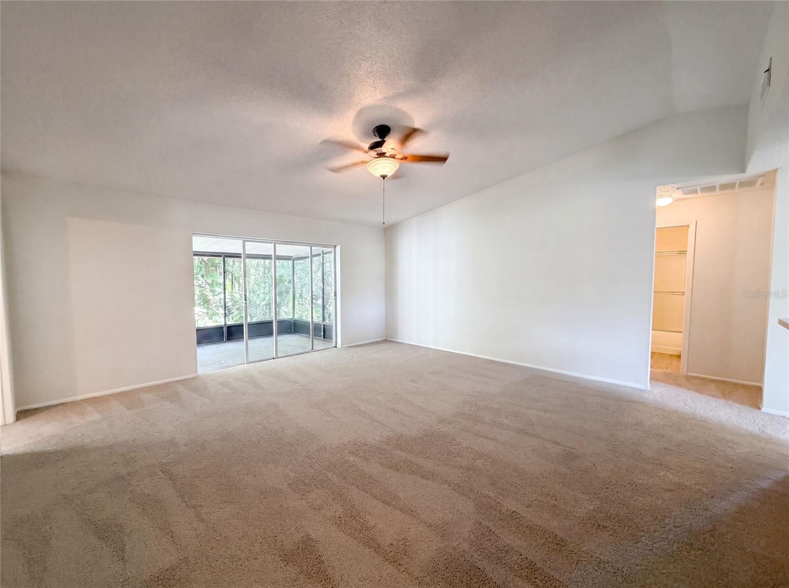 5720 Kneeland Ln Property Photo 3