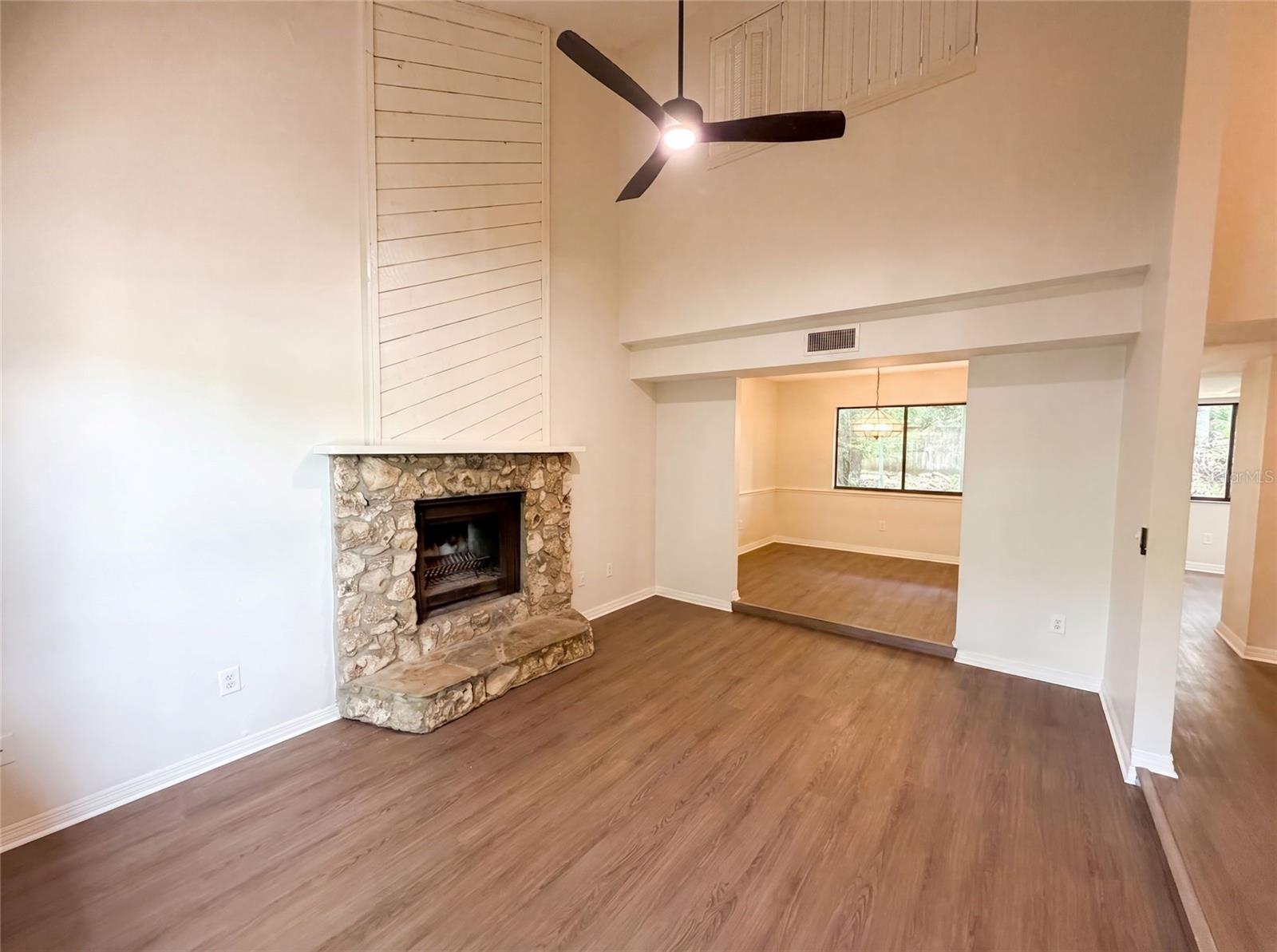 830 Dunbar Ter Property Photo 4
