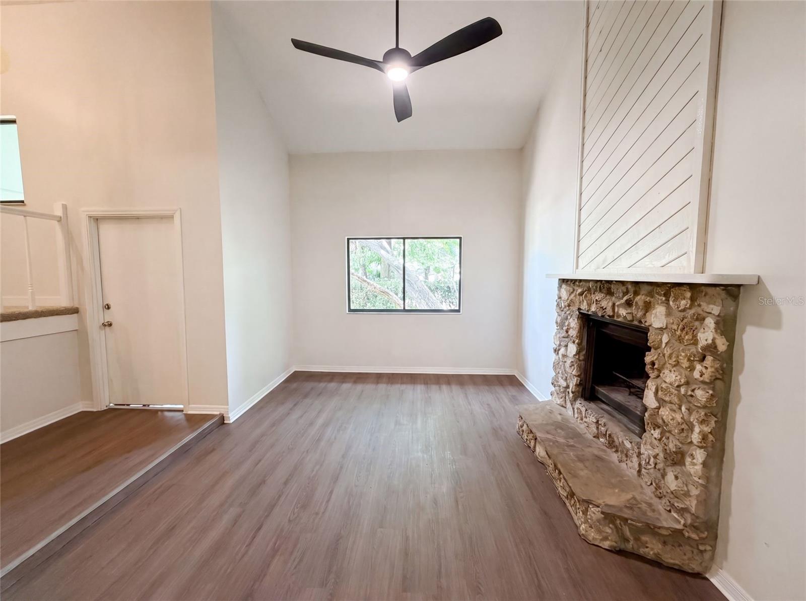 830 Dunbar Ter Property Photo 7
