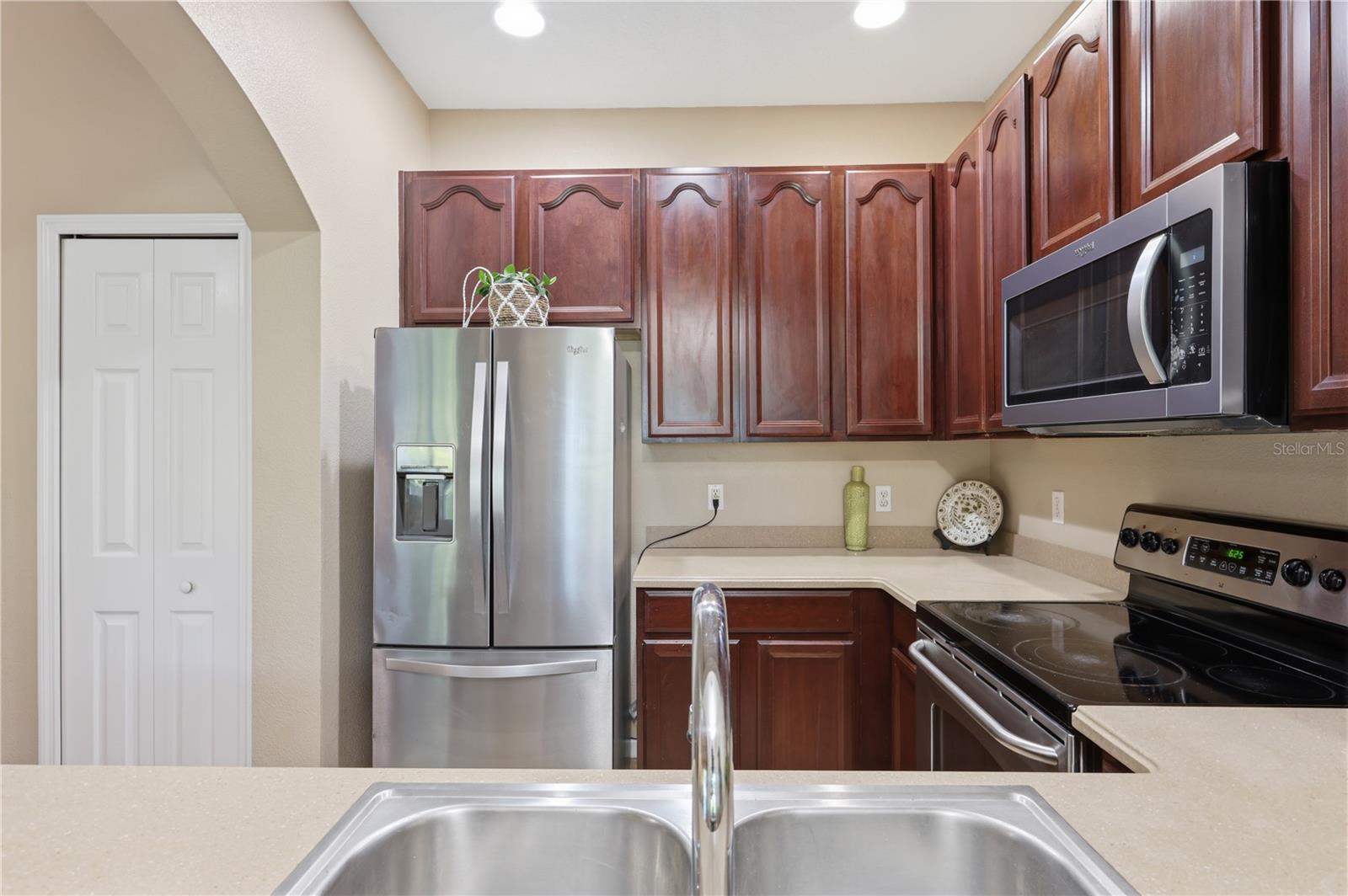 10291 Park Commons Dr Property Photo 14