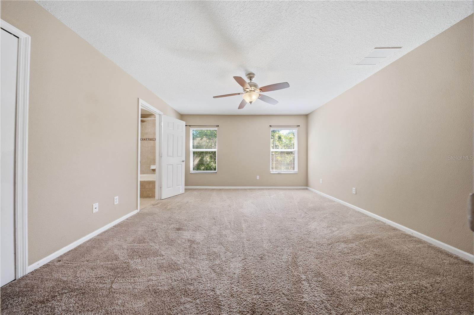 10291 Park Commons Dr Property Photo 20