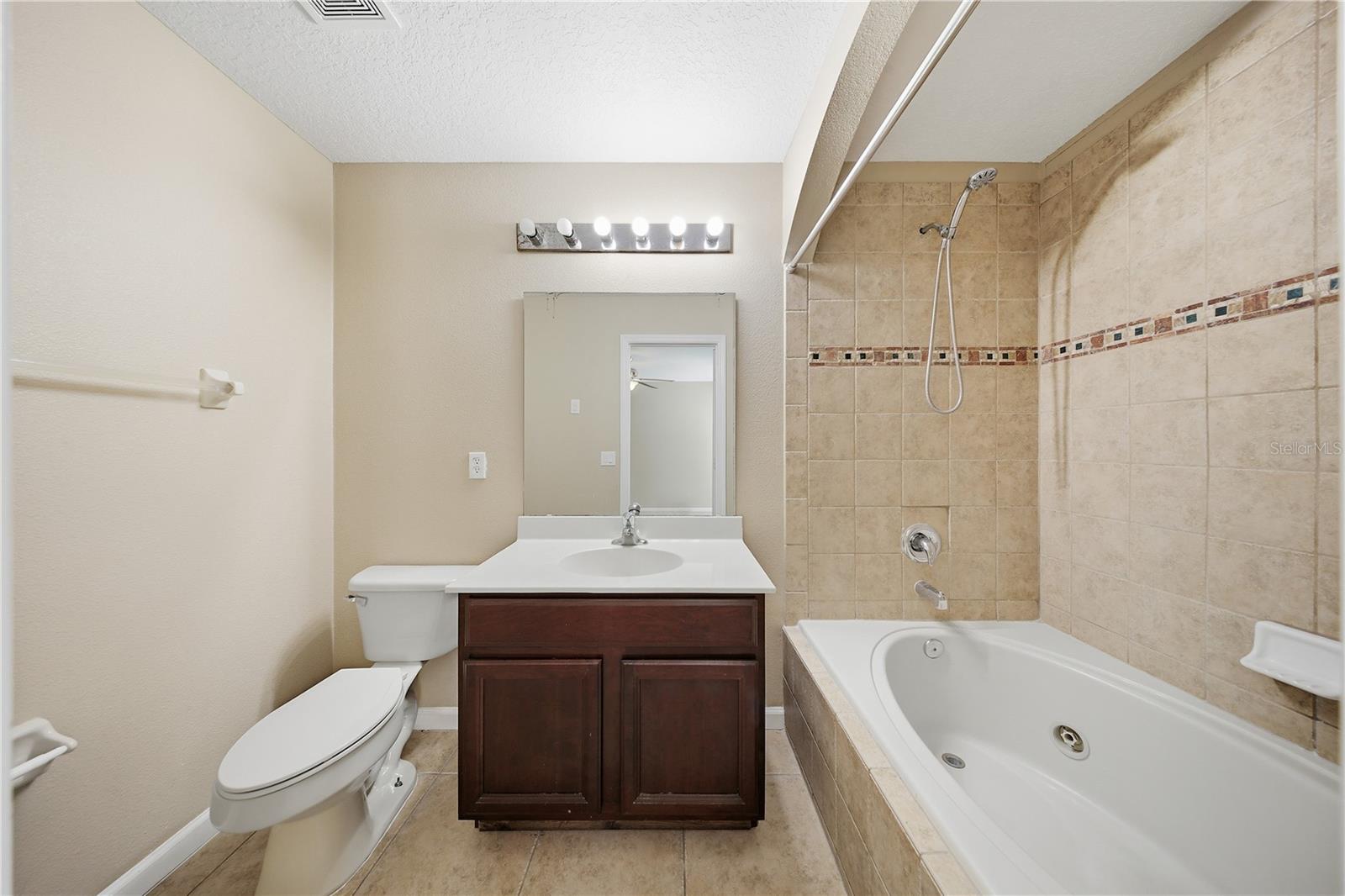 10291 Park Commons Dr Property Photo 23