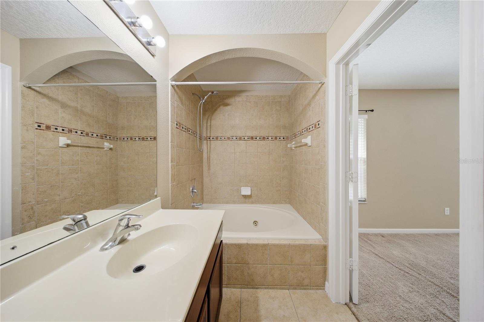 10291 Park Commons Dr Property Photo 24