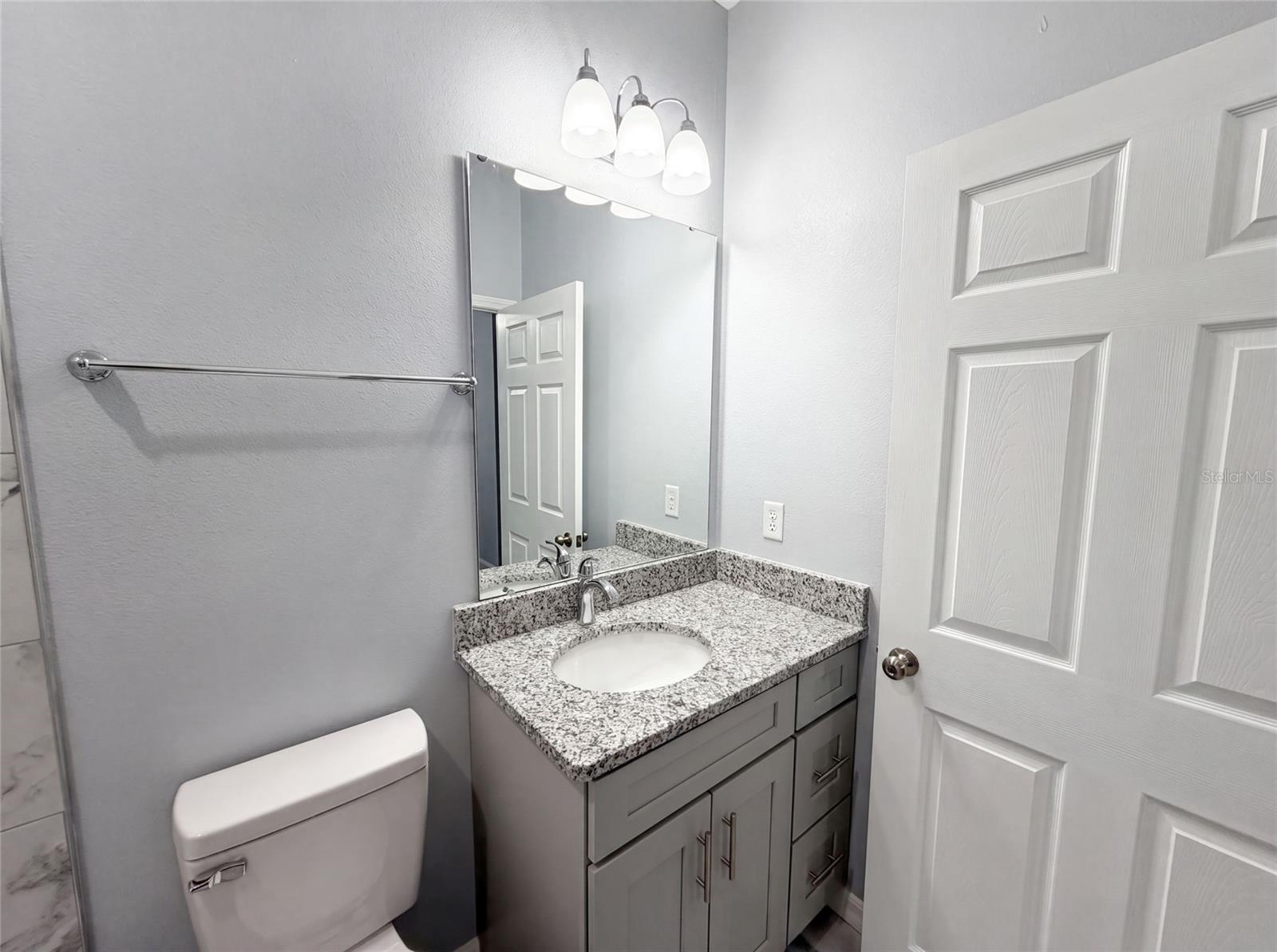 1013 W 11th St Property Photo 18