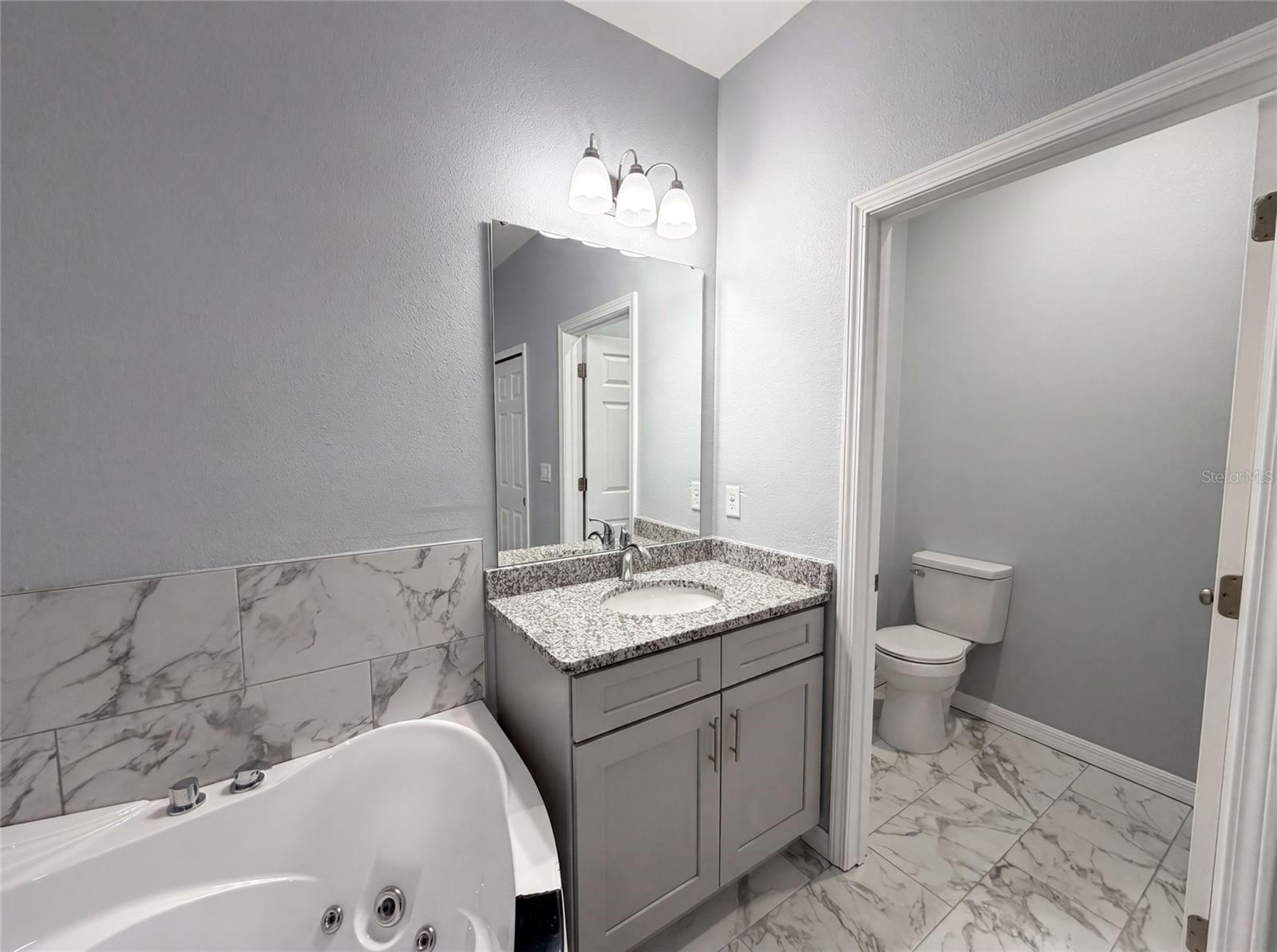 1013 W 11th St Property Photo 21