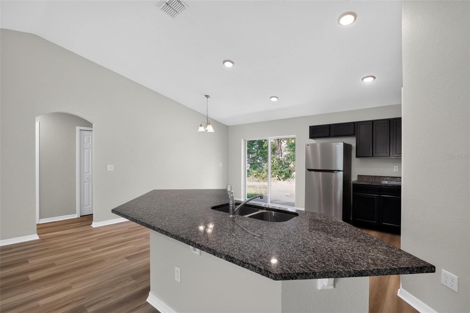 16 Spring Loop Ct Property Photo 5