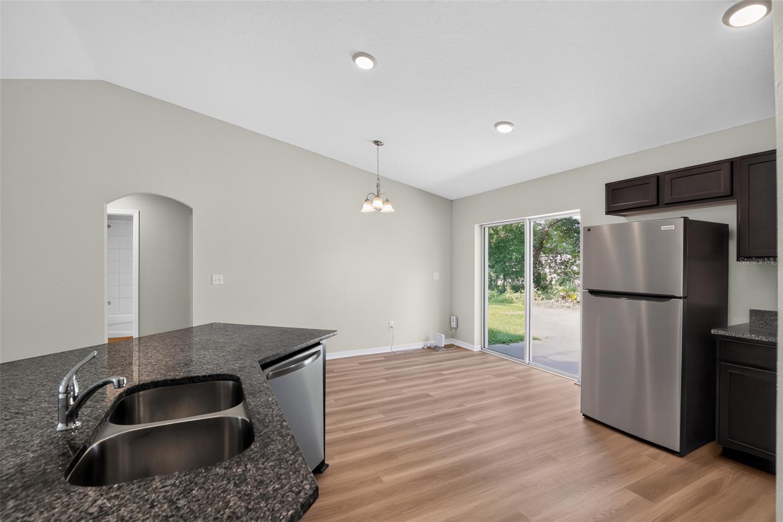 16 Spring Loop Ct Property Photo 6