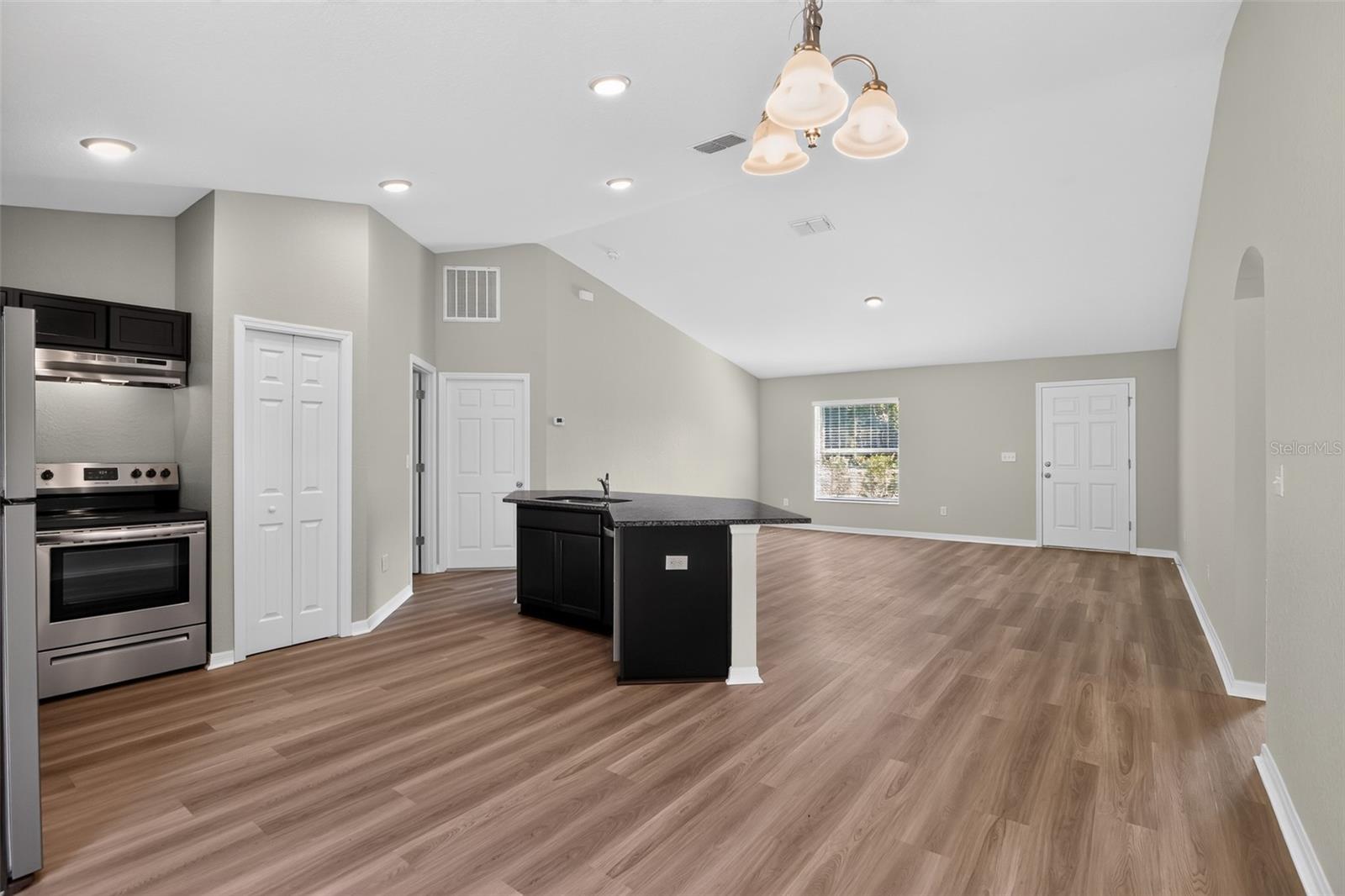 16 Spring Loop Ct Property Photo 9