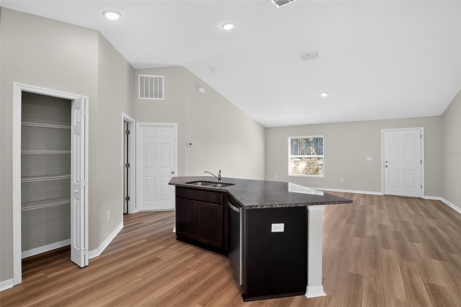 16 Spring Loop Ct Property Photo 10