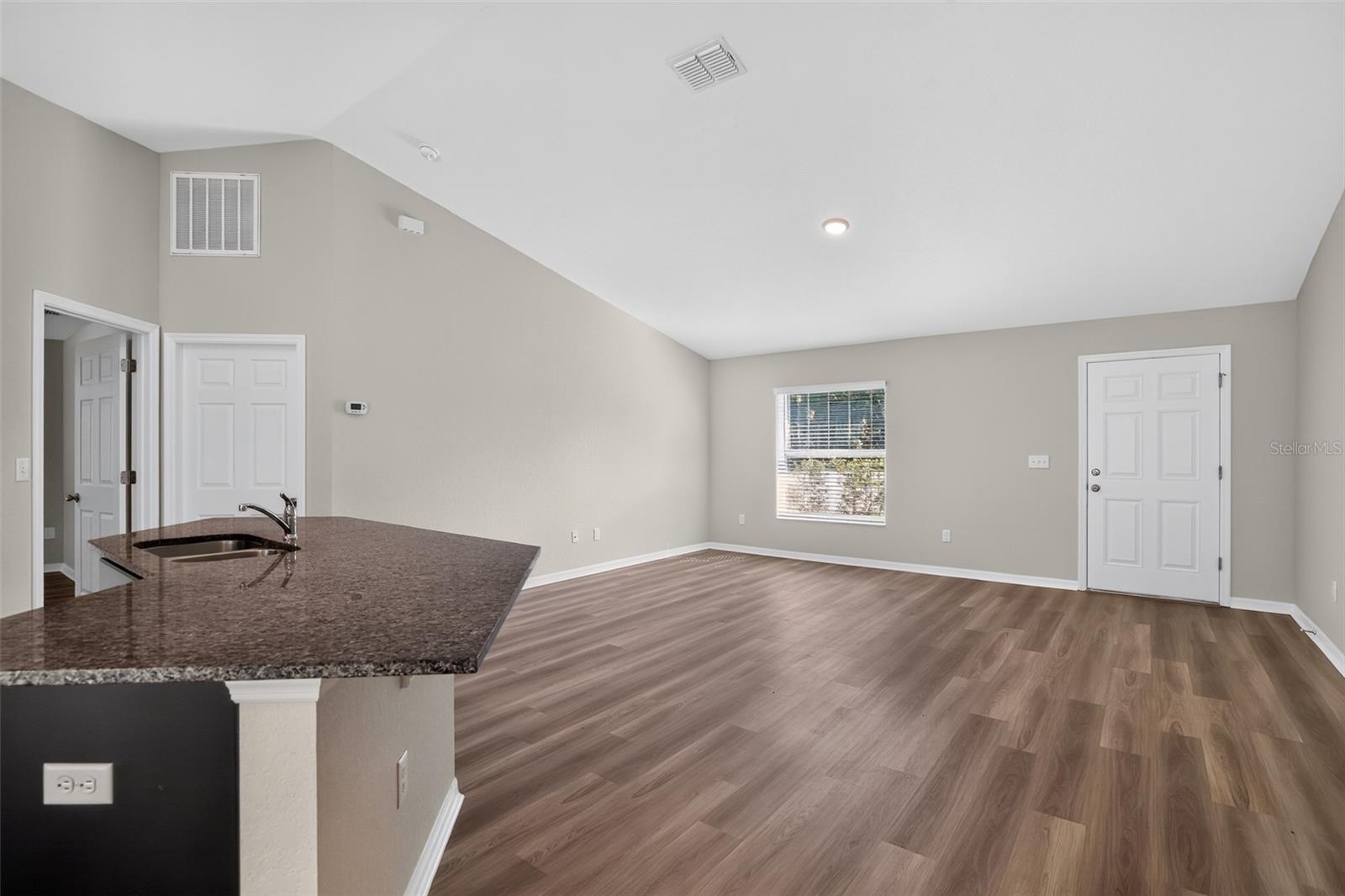 16 Spring Loop Ct Property Photo 11