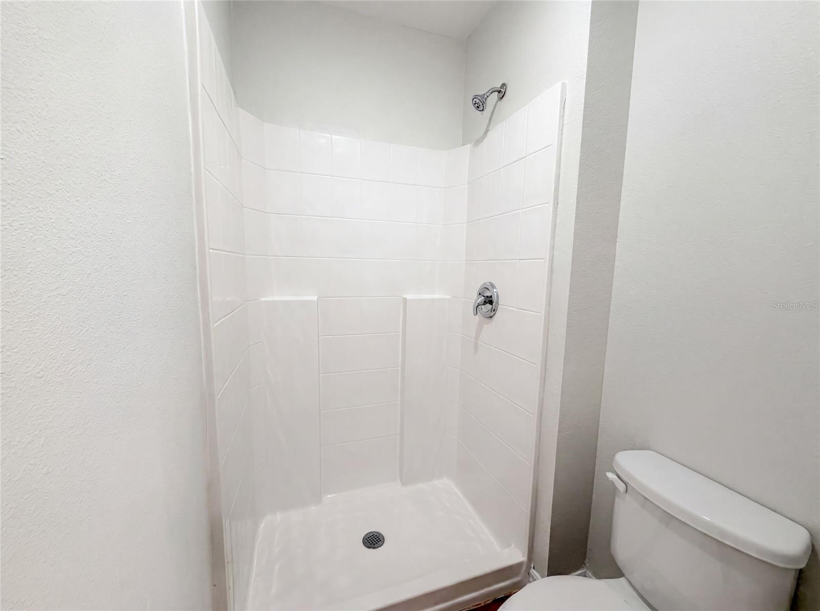 1048 Bethpage Rd Property Photo 16