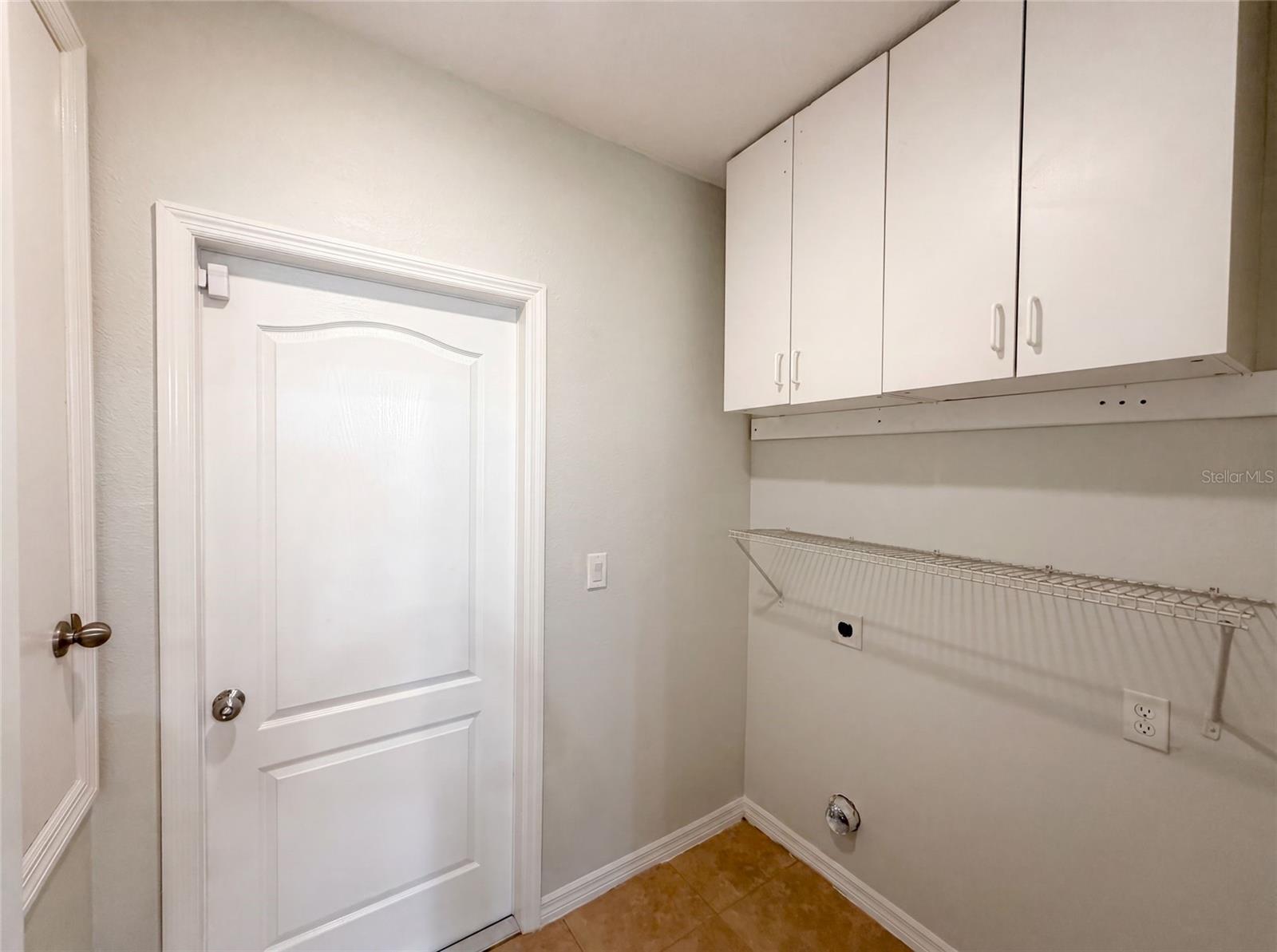 1048 Bethpage Rd Property Photo 17