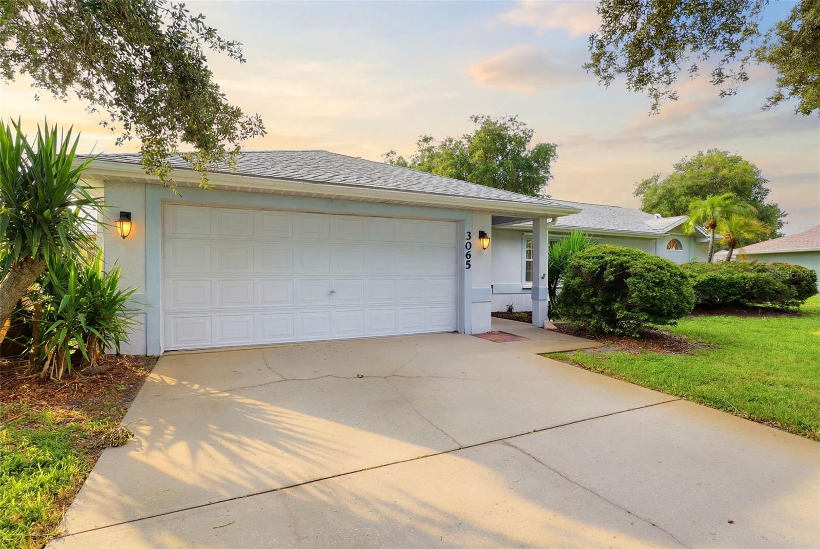 3065 Pineda Crossing Dr Property Photo 4
