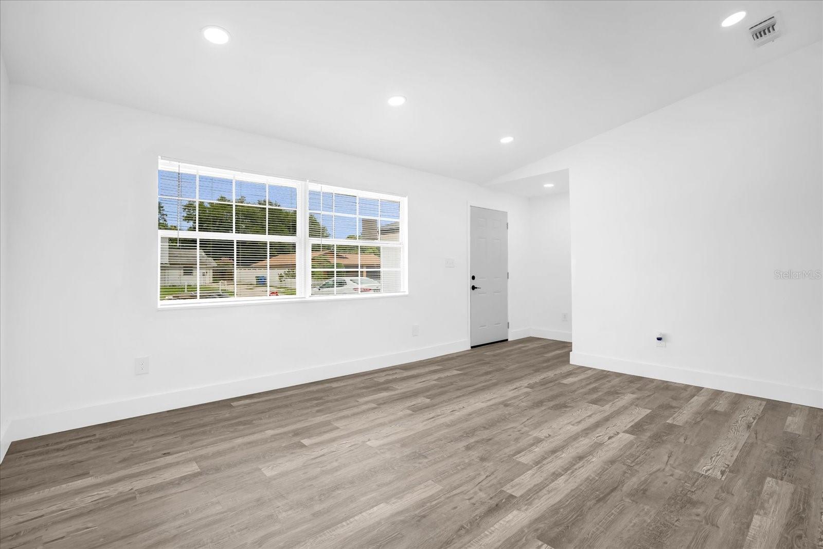 1730 Avenue C Ne Property Photo 3