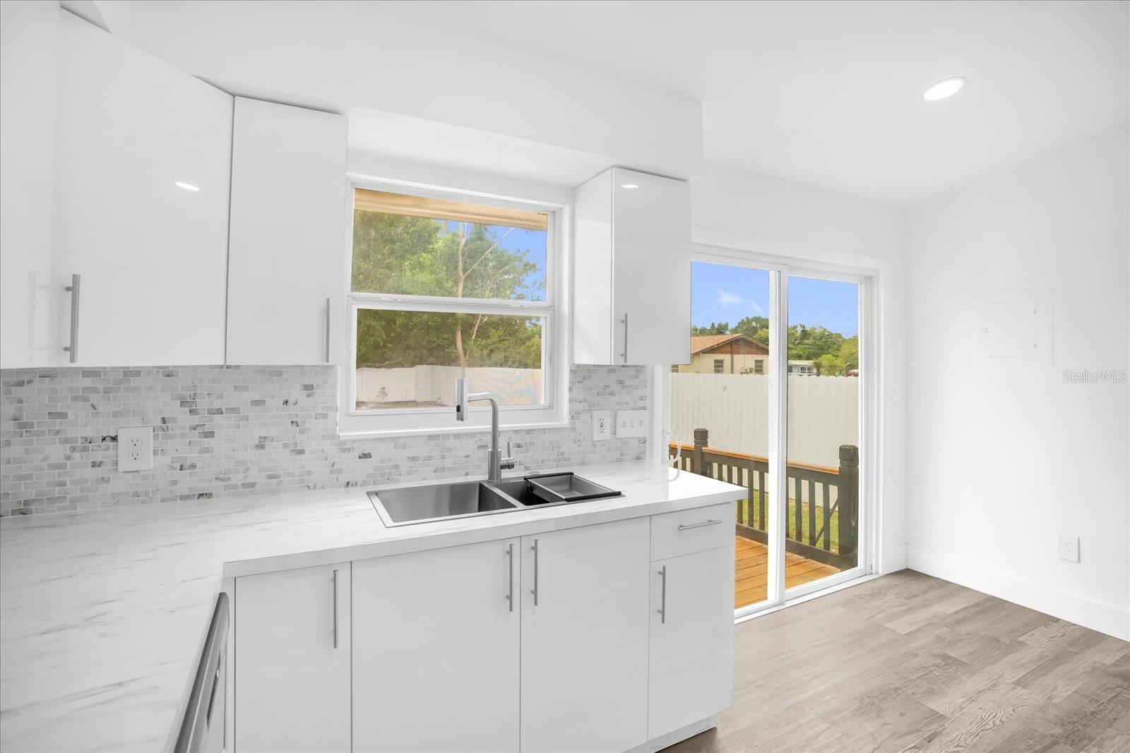 1730 Avenue C Ne Property Photo 6