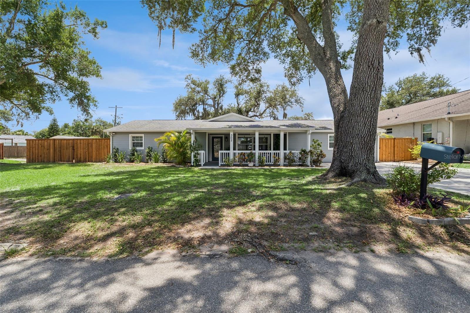 302 W Comanche Ave Property Photo 1