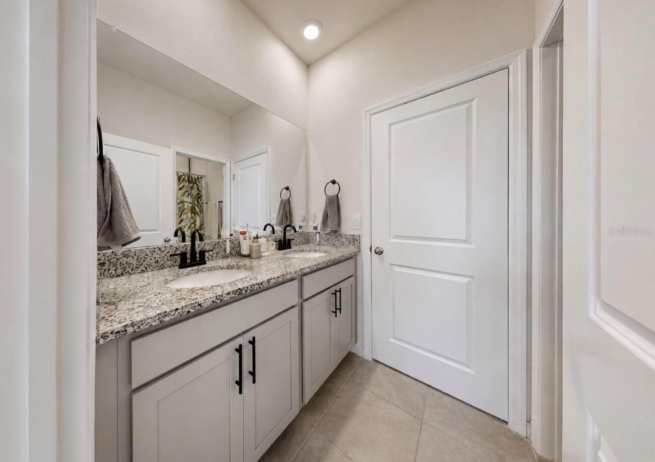 11043 Tamarack Pl Property Photo 6