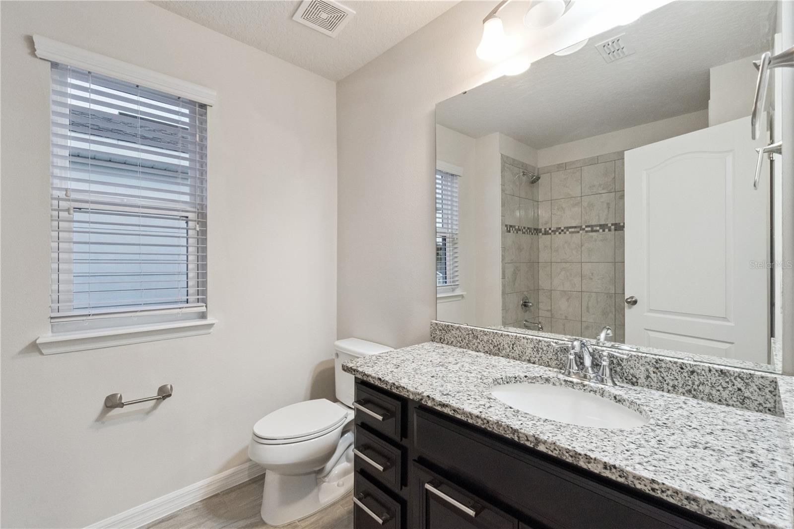 4406 Silver Creek St Property Photo 17