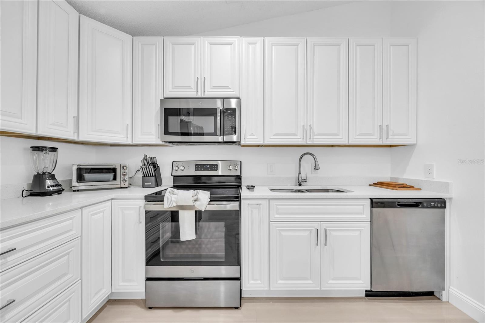 4211 Floating Orchid Ct Property Photo 8