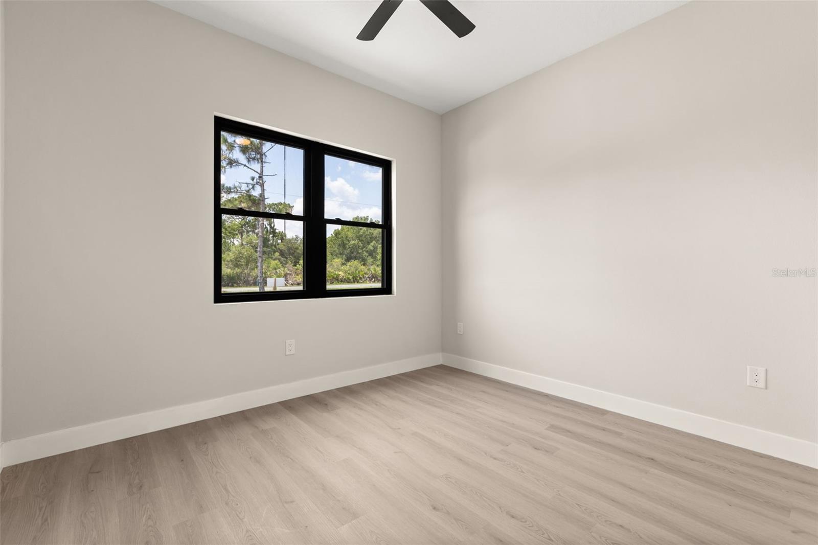 19215 Nutmeg St Property Photo 16