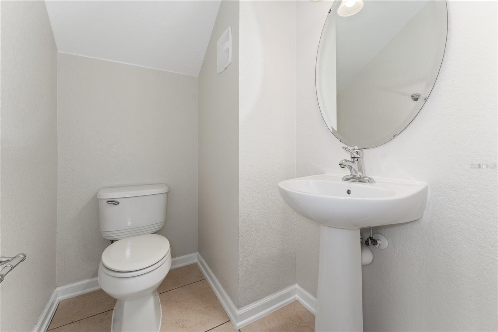 7723 Fairgrove Ave Property Photo 14