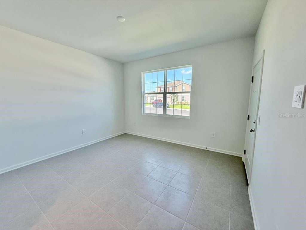 O6418815 Property Photo 8