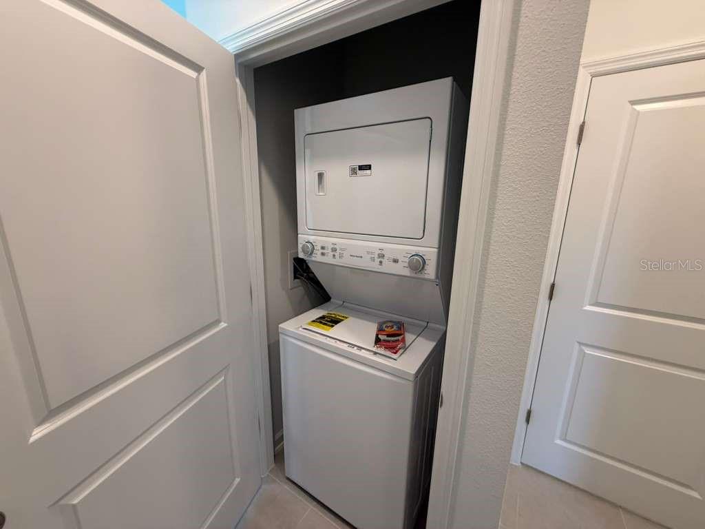 O6418815 Property Photo 12