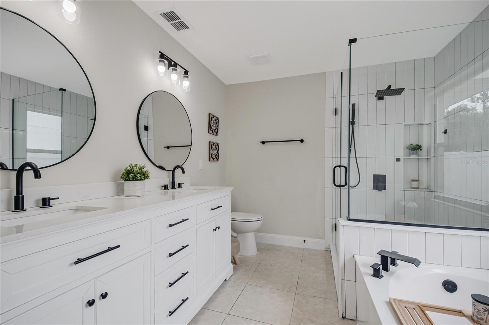 4040 Eagle Feather Dr Property Photo 16