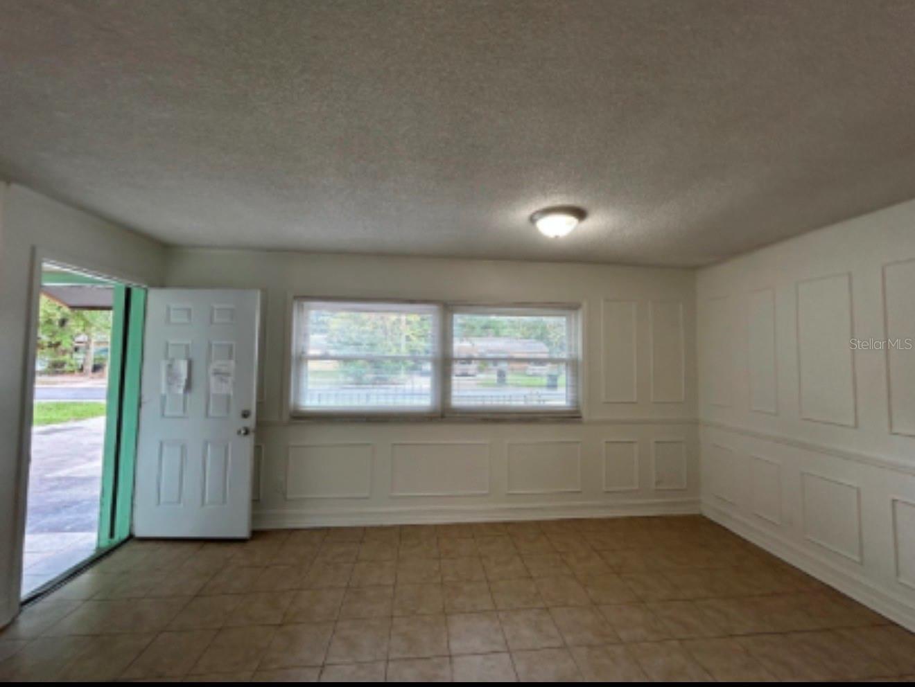 625 19th St Property Photo 3