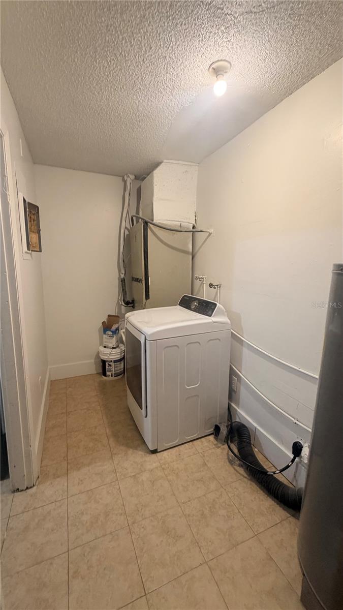 625 19th St Property Photo 12