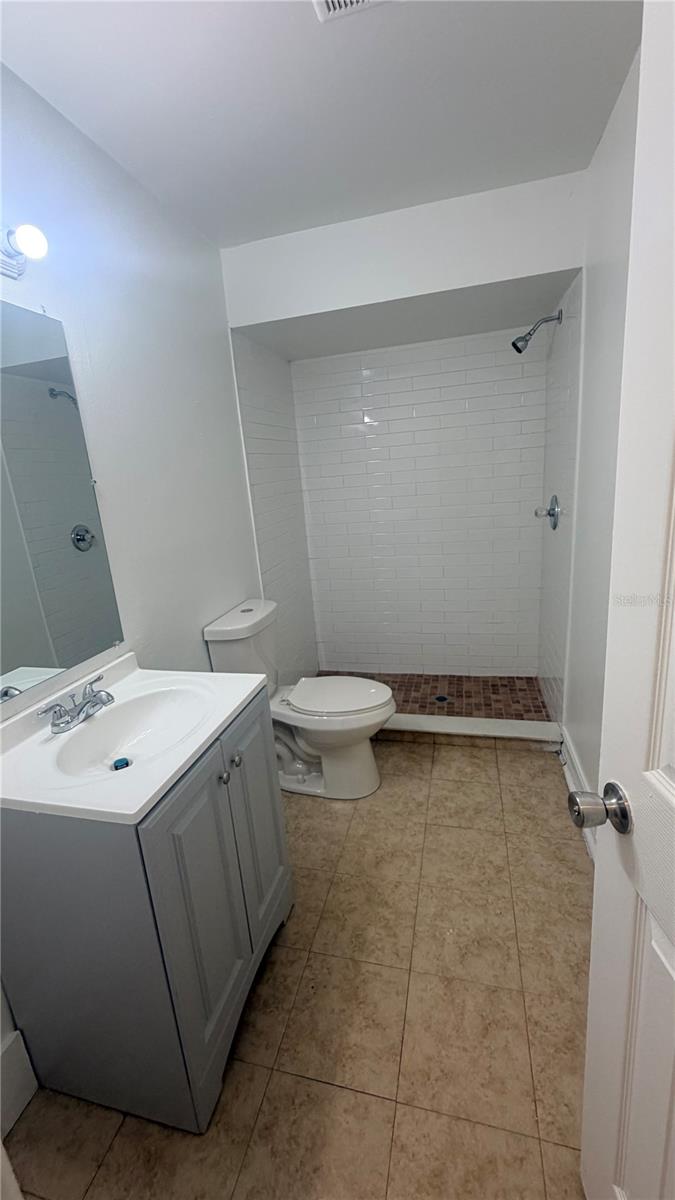 625 19th St Property Photo 16