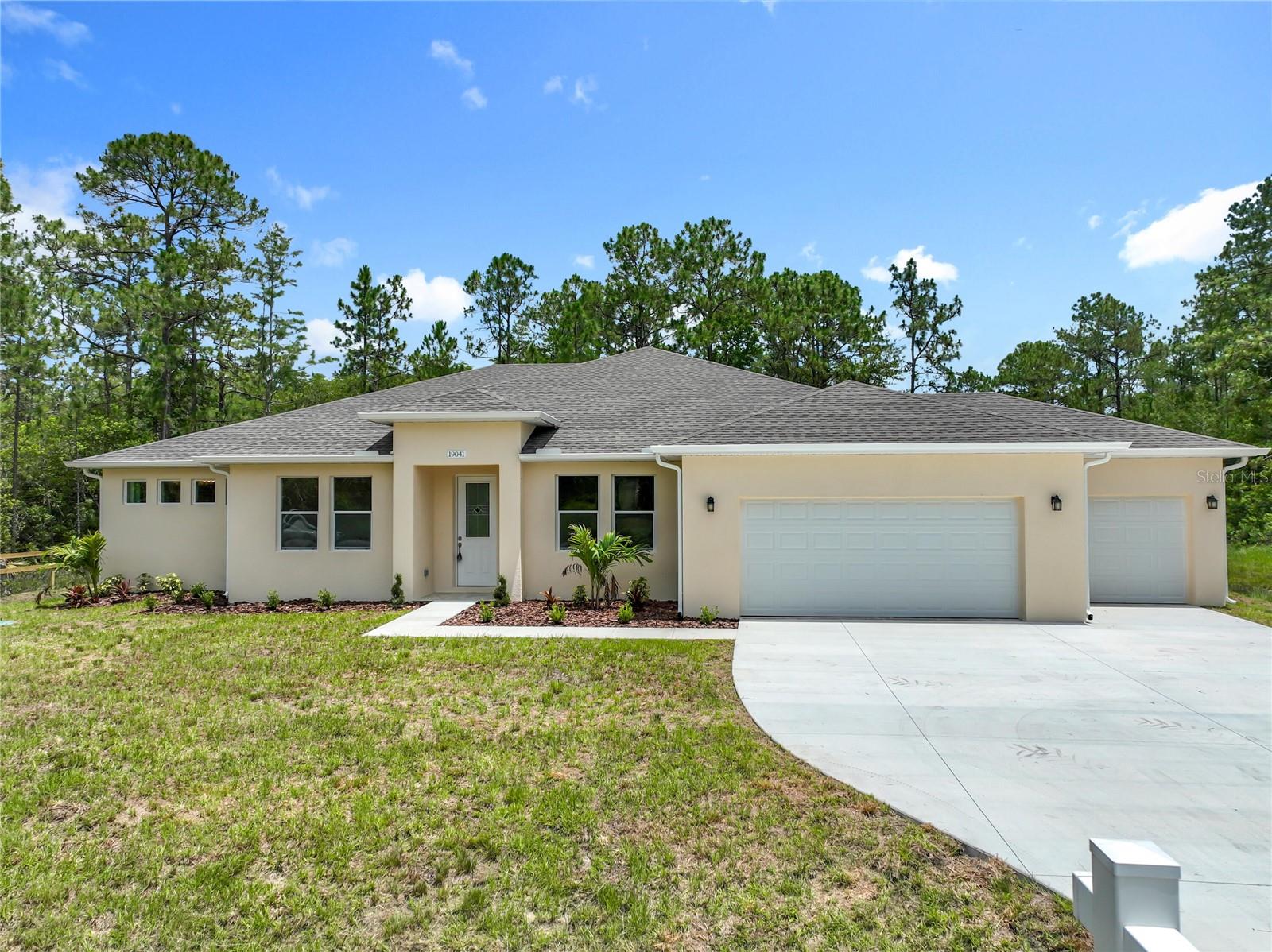 19041 Mardi Gras St Property Photo 1