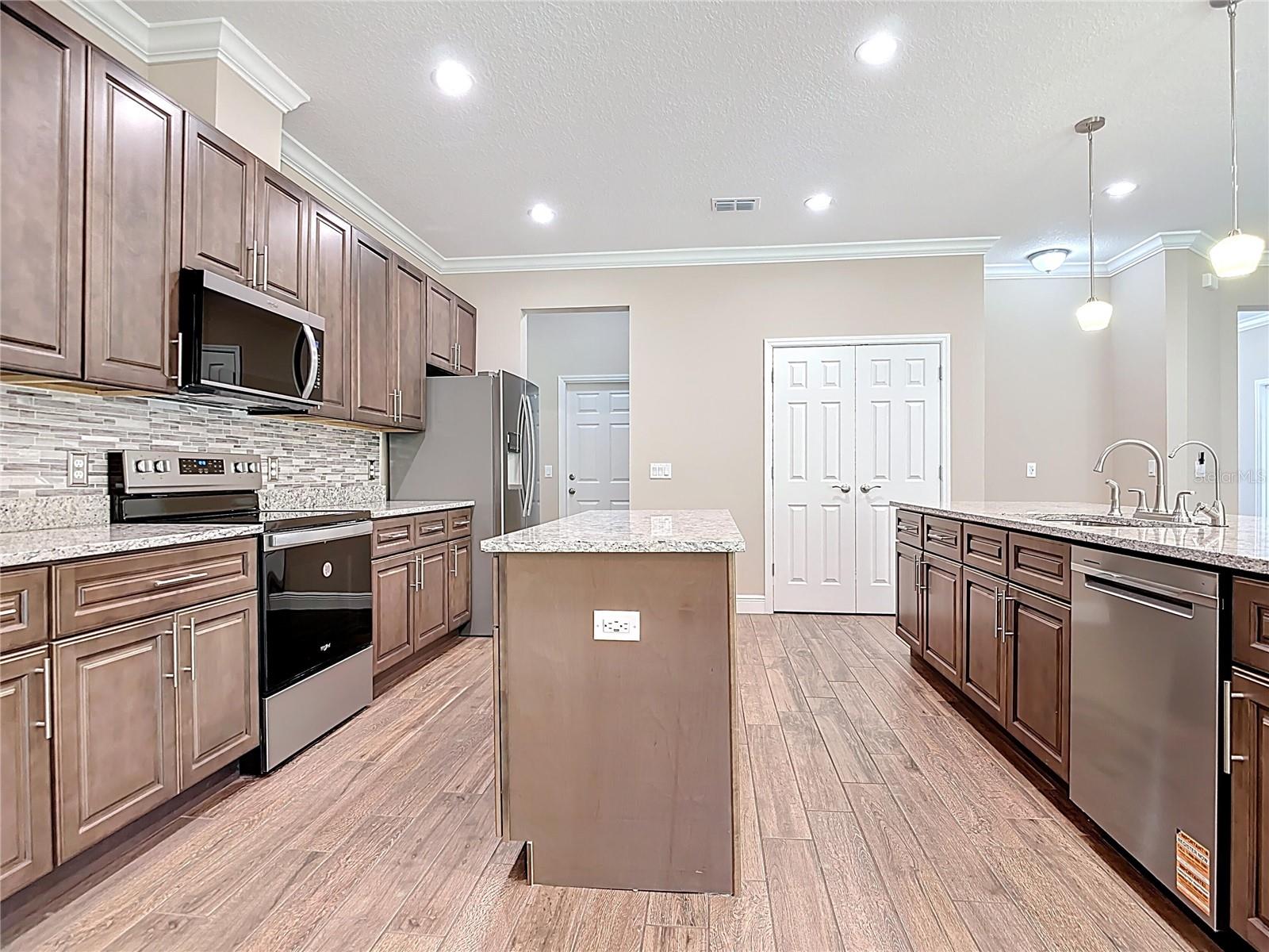 19041 Mardi Gras St Property Photo 3