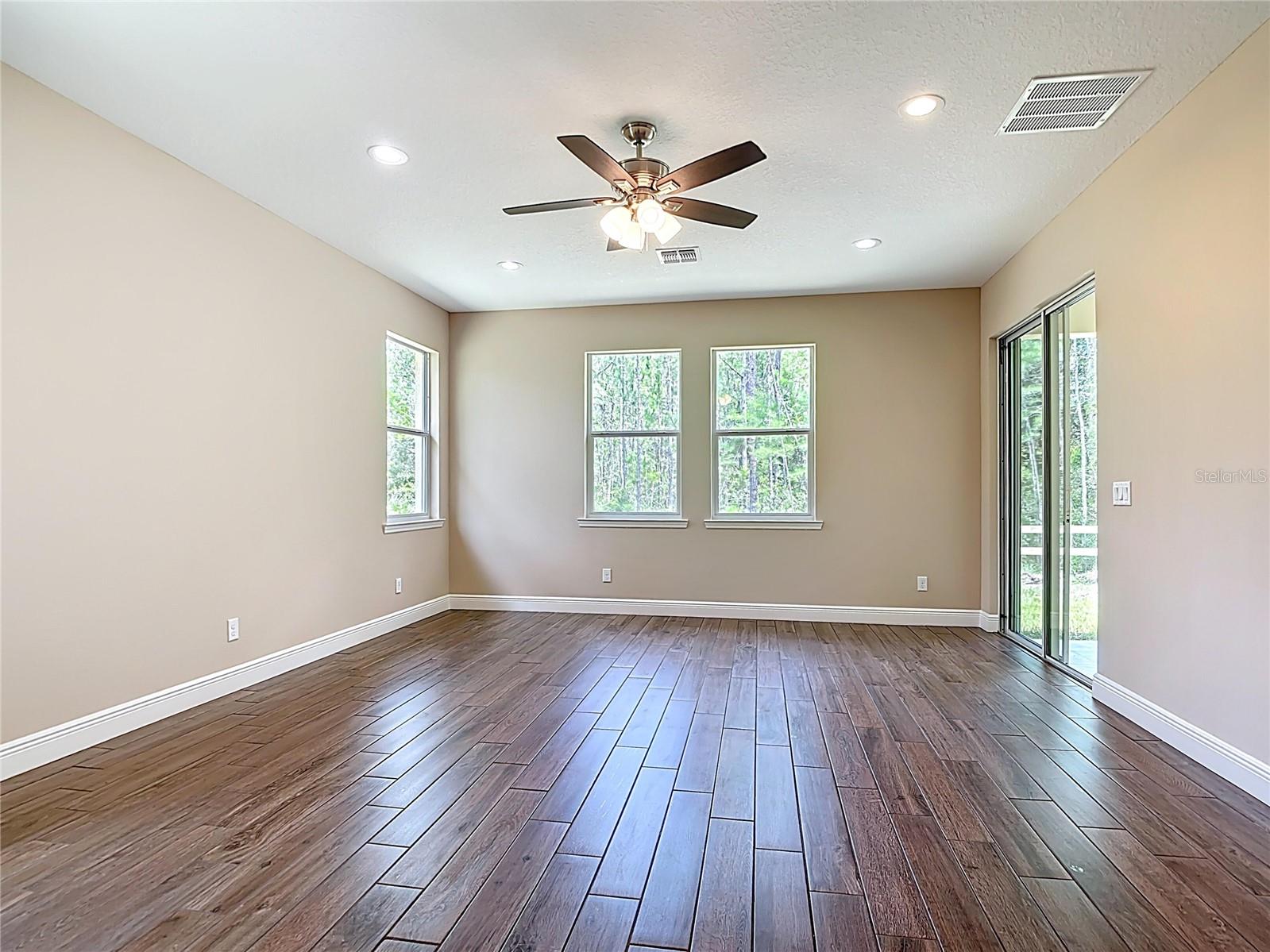 19041 Mardi Gras St Property Photo 19