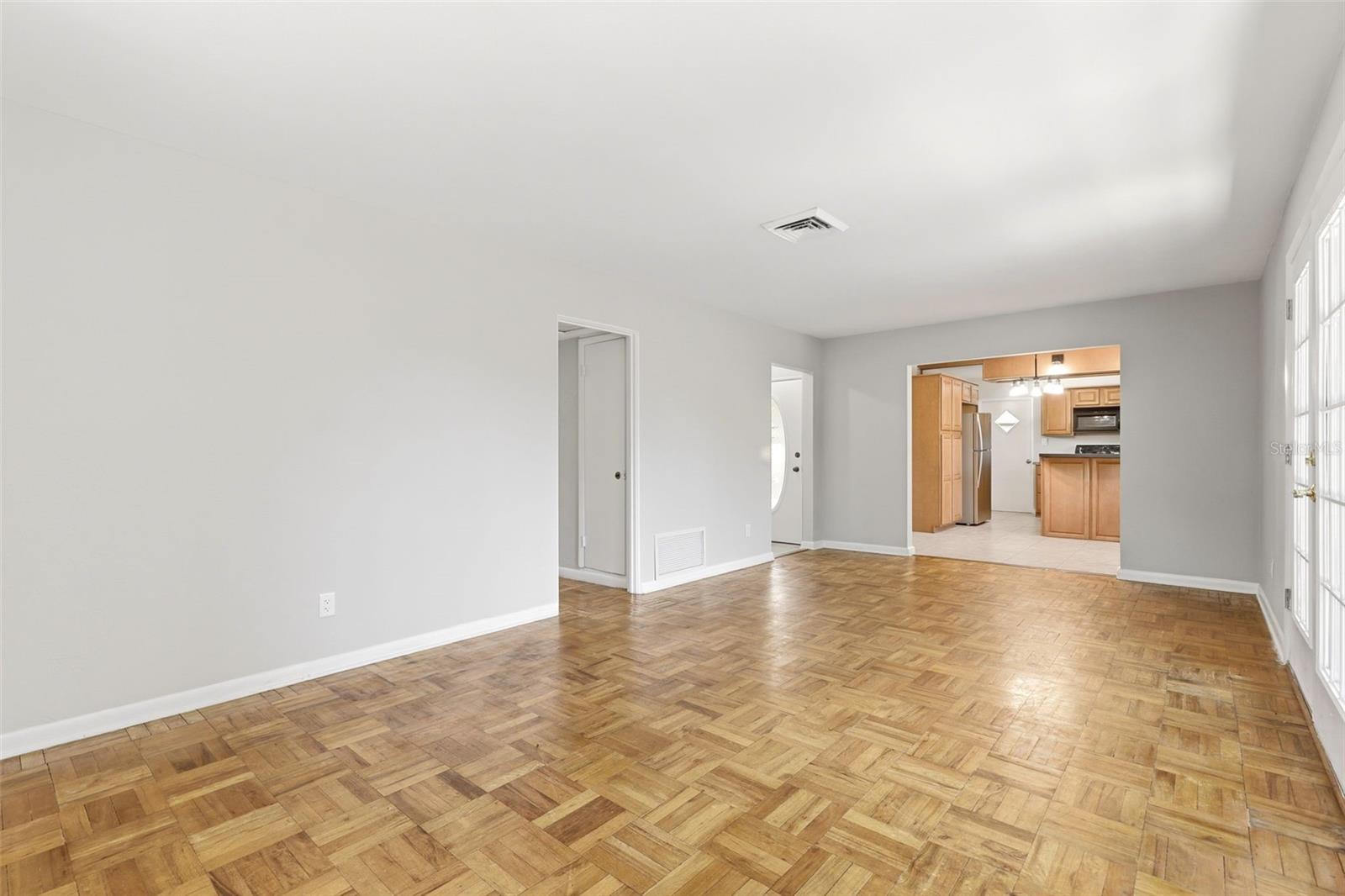 511 Oxford Ct Property Photo 9
