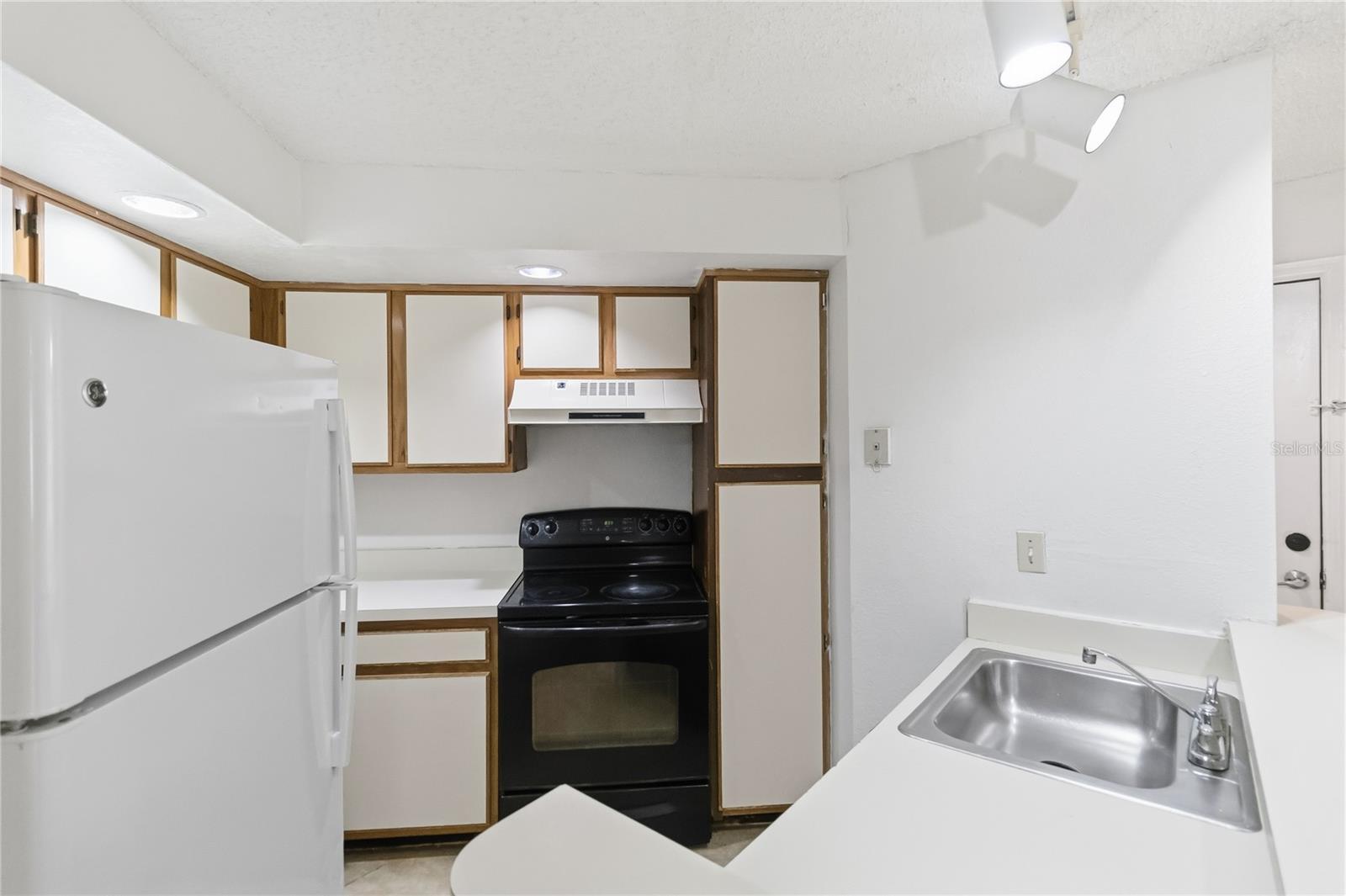 4572 Commander Dr #1227 Property Photo 4