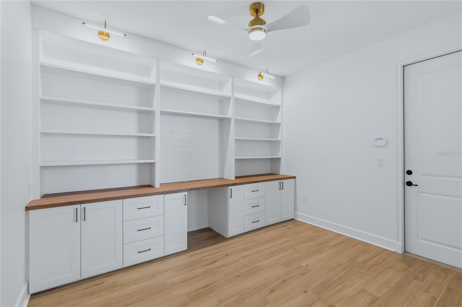 5785 Saybrook Cir Property Photo 6
