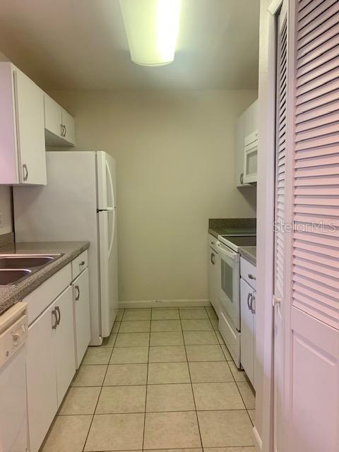 498 Club Dr Property Photo 8