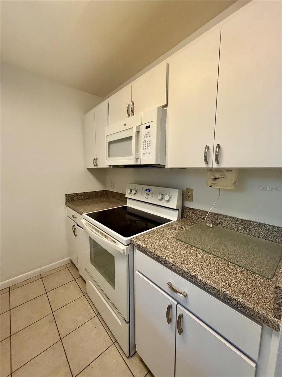 498 Club Dr Property Photo 10